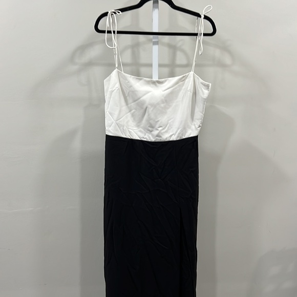 Amanda Uprichard x REVOLVE Avani Gown in Black & Ivory - Picture 6 of 10